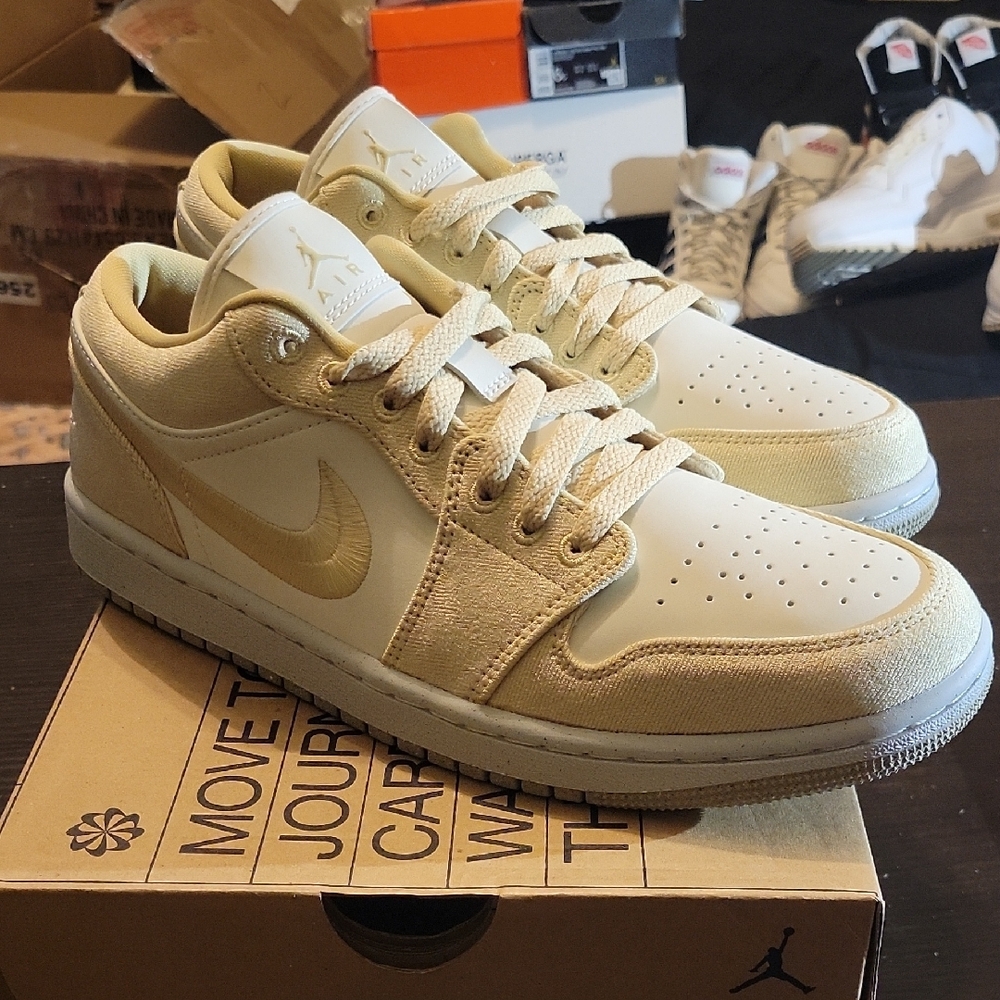 Jordan 1 Low SE "Team Gold" (Womens) Womens 10 Mens 8.5 NWT W/OG BOX - Picture 3 of 10